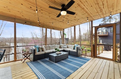 Nancy House | Lakeview Hideaway
