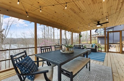 Nancy House | Lakeview Hideaway