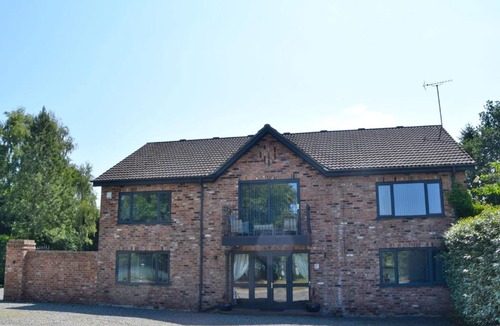York House | Lakeview House 2x Hot Tub & Games Room