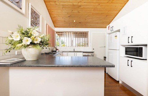 Green Point Cottage | Lakeview Lodge, Between the ocean & the lake