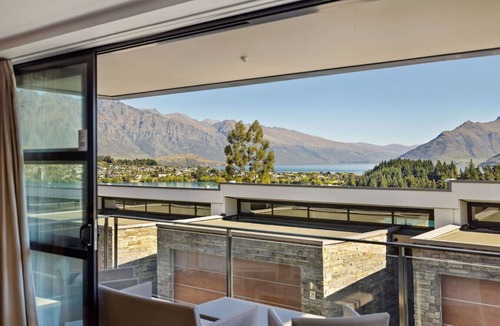 Queenstown Apartment | Lakeview Luxury: 2 Bed Retreat