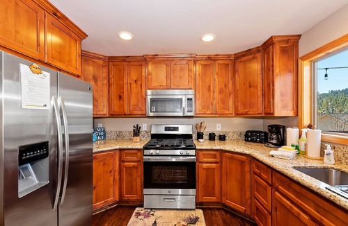 Boulder Bay Cabin | Lakeview Retreat Chalet by Destination Big Bear: Boulder Bay! Lake Views! Outdoor Firepit!