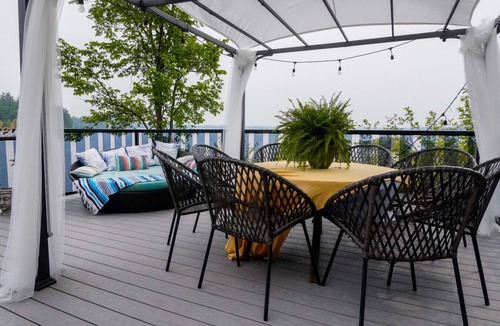 Gravenhurst Cottage | Lakeview Rooftop Suite by Zukaland/add-ons wood-fired Cedar Hot Tub & Sauna
