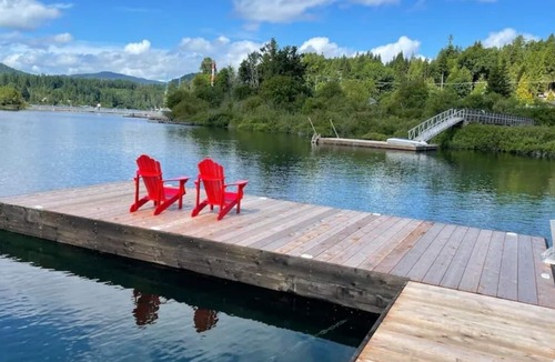 Lake Cowichan House | Lakey McLakehouse