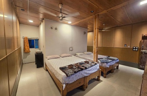 Hampi Bed & Breakfast | Lakshmi Heritage Tourist Home