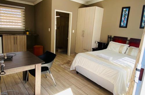 Klerksdorp Bed & Breakfast | Lala@night