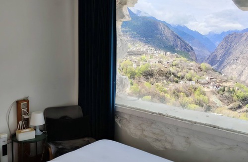 Kangding Hotel | LaMaiSon