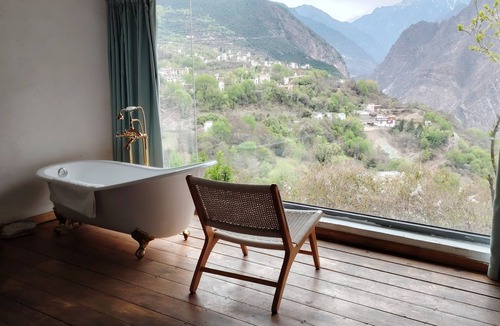 Kangding Hotel | LaMaiSon