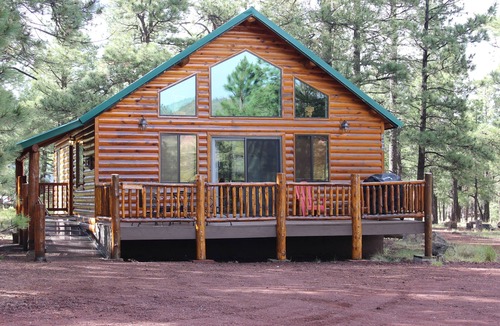 Greer Cabin | Lamar Cabin. Family & Pet Friendly! A short walk to the fabulous Greer Lakes!