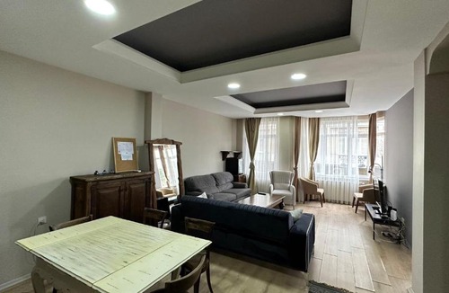 Talimhane Apartment | Lamartin Suite