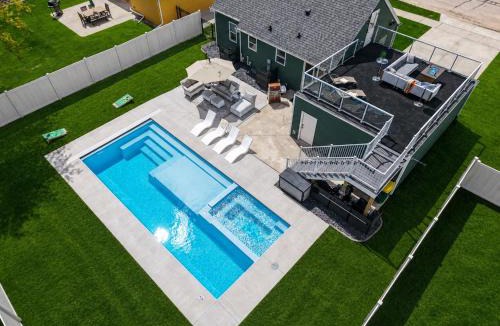 Green Bay House | Lambeau View Pool Rooftop Entertainment Room