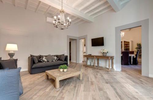 Santa Croce Apartment | Lambert Apartment