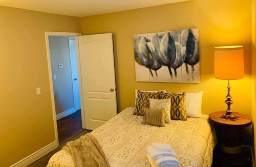 Sikeston House | Lambert’s Homestead. Very Cozy & Clean 5 bed home.