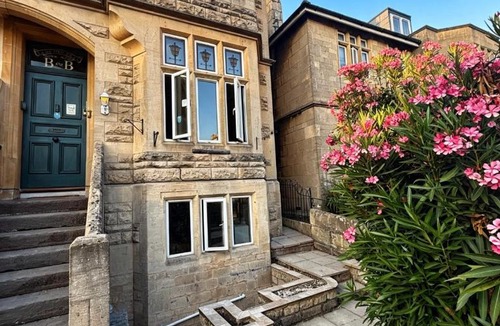 Upper Town House | lamp post villa