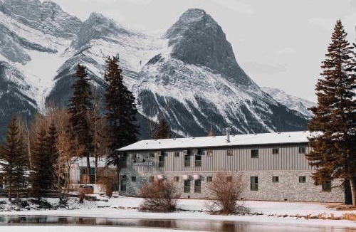 Town Centre Hotel | Lamphouse By Basecamp