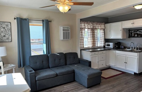 Helena Hotel | Lamplighter Cabins & Suites