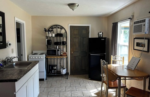 Helena Hotel | Lamplighter Cabins & Suites