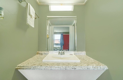 Independence Hotel | Lamplighter Inn By OYO Independence