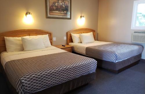 Three Hills Hotel | Lamplighter Inn