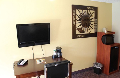 Springfield Hotel | Lamplighter Inn & Suites - South