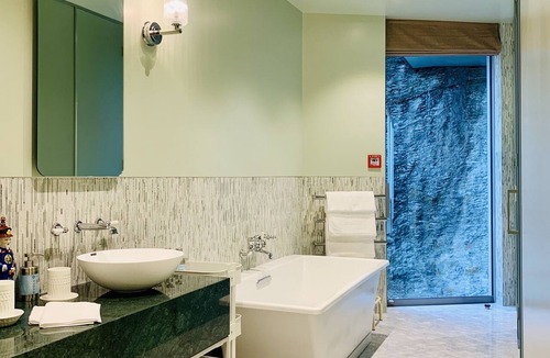 Kelvin Heights Cabin | Lanah Residence