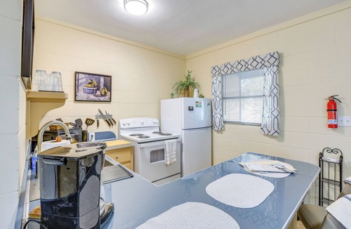 Chiefland Apartment | Lanai & Fire Pit: Riverfront Studio in Chiefland!