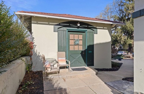 Lancaster Cottage | Lancaster Carriage House w/Fireplace & Jacuzzi