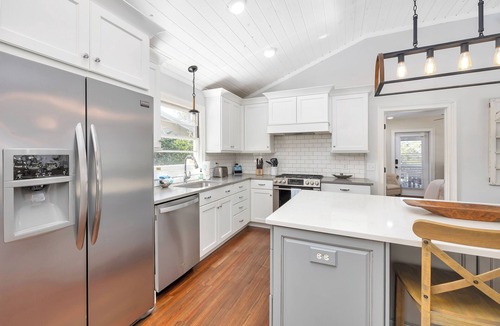 East Beach House | Landfall Cottage -4 bed/2 bath East Beach* Pool*