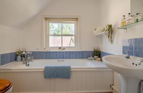 Woodfalls House | Landford's Cottage, your retreat!