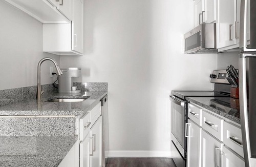 Homewood Apartment | Landing | Amazing 1BD, Gym, Clubhouse