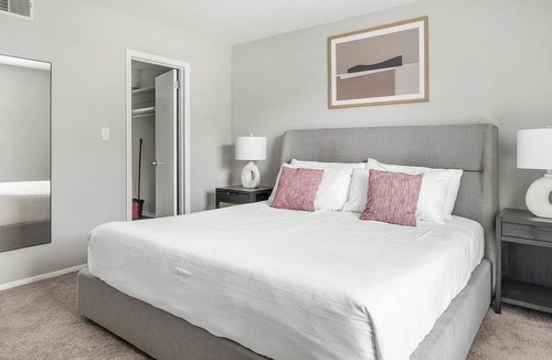 Homewood Apartment | Landing | Amazing 1BD, Gym, Clubhouse