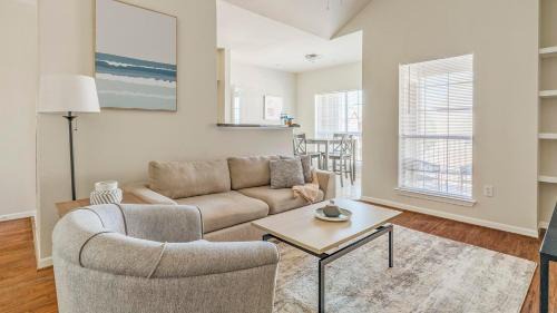 Southbelt/Ellington Apartment | Landing Amazing 1BD Pool Gym