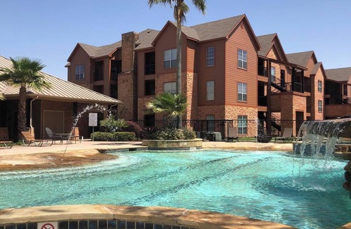 Southbelt/Ellington Apartment | Landing | Amazing 2BD, Clubhouse, Pool