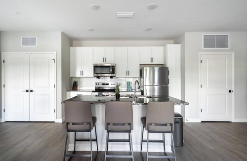 Port Malabar Apartment | Landing | Amazing 2BD, Gym, Pool