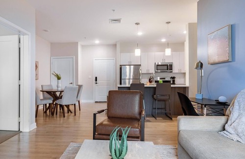 Windsor Apartment | Landing | Amazing 2BD, Pool, Clubhouse