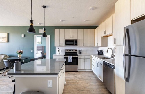 Kenton Apartment | Landing | Amazing 2BD, Yoga Studio, Gym