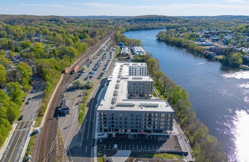 Haverhill Apartment | Landing | Amazing Studio, Pool, Gym