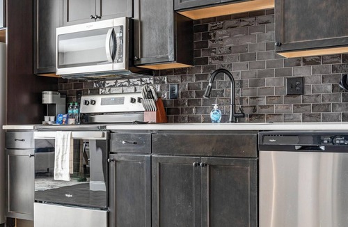 Downtown Columbus Apartment | Landing | Amazing Studio, Gym, Yoga Studio