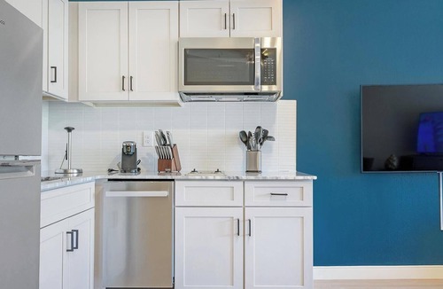 Northeast Raleigh Apartment | Landing | Amazing Studio, Gym, Pool
