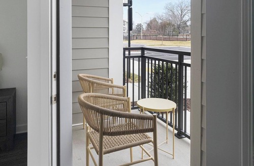 East Raleigh Apartment | Landing | Amazing Studio, Gym, Yoga Studio