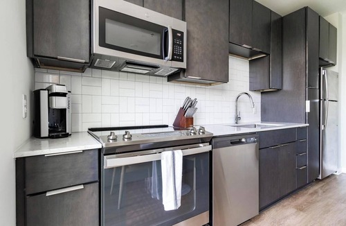 Downtown Apartment | Landing | Amazing Studio, Yoga Studio, Pool