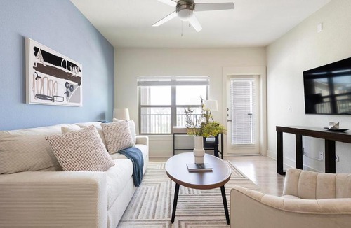 Lockhart Apartment | Landing Apartments - The Stanton