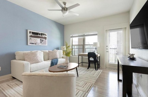 Lockhart Apartment | Landing Apartments - The Stanton