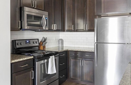 Crestline Heights Apartment | Landing at 4700 Colonnade - 2 Bedrooms in Overton