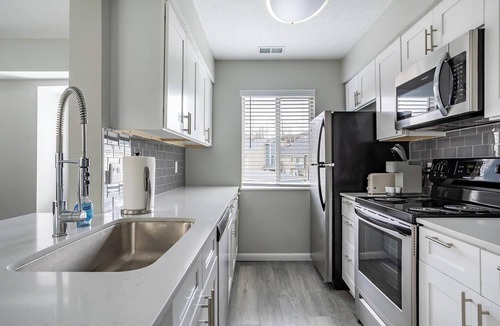 Indianapolis Apartment | Landing at Riverbend - 2 Bedrooms in Castleton
