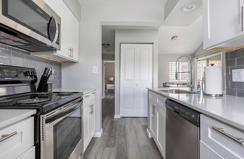 Indianapolis Apartment | Landing at Riverbend - 2 Bedrooms in Castleton