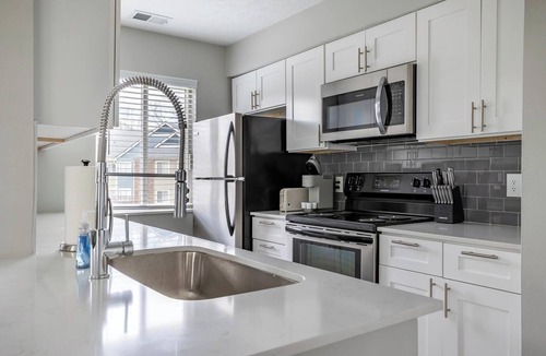 Indianapolis Apartment | Landing at Riverbend - 2 Bedrooms in Castleton