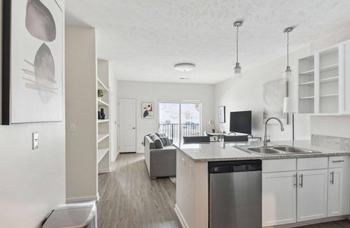 Dundee-Happy Hollow Historic District Apartment | Landing at The Duke of Omaha Apartments - 1 Bedroom in Dodge Street Corridor