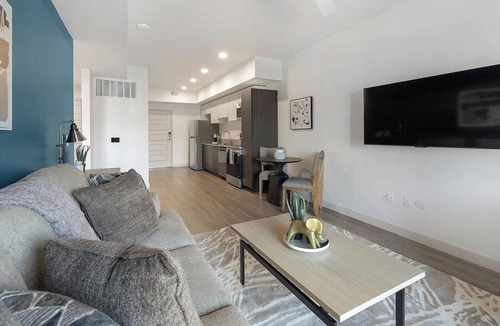 North Mountain Apartment | Landing | Beautiful 1BD, Gym, Pool