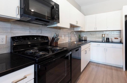 Pinch District Apartment | Landing | Beautiful 1BD, Pool, Rooftop Lounge